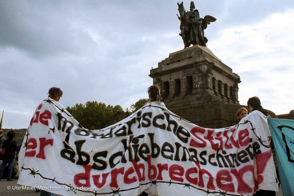 Kein Mensch ist illegal: Aktion gegen EU-Sondergipfel
