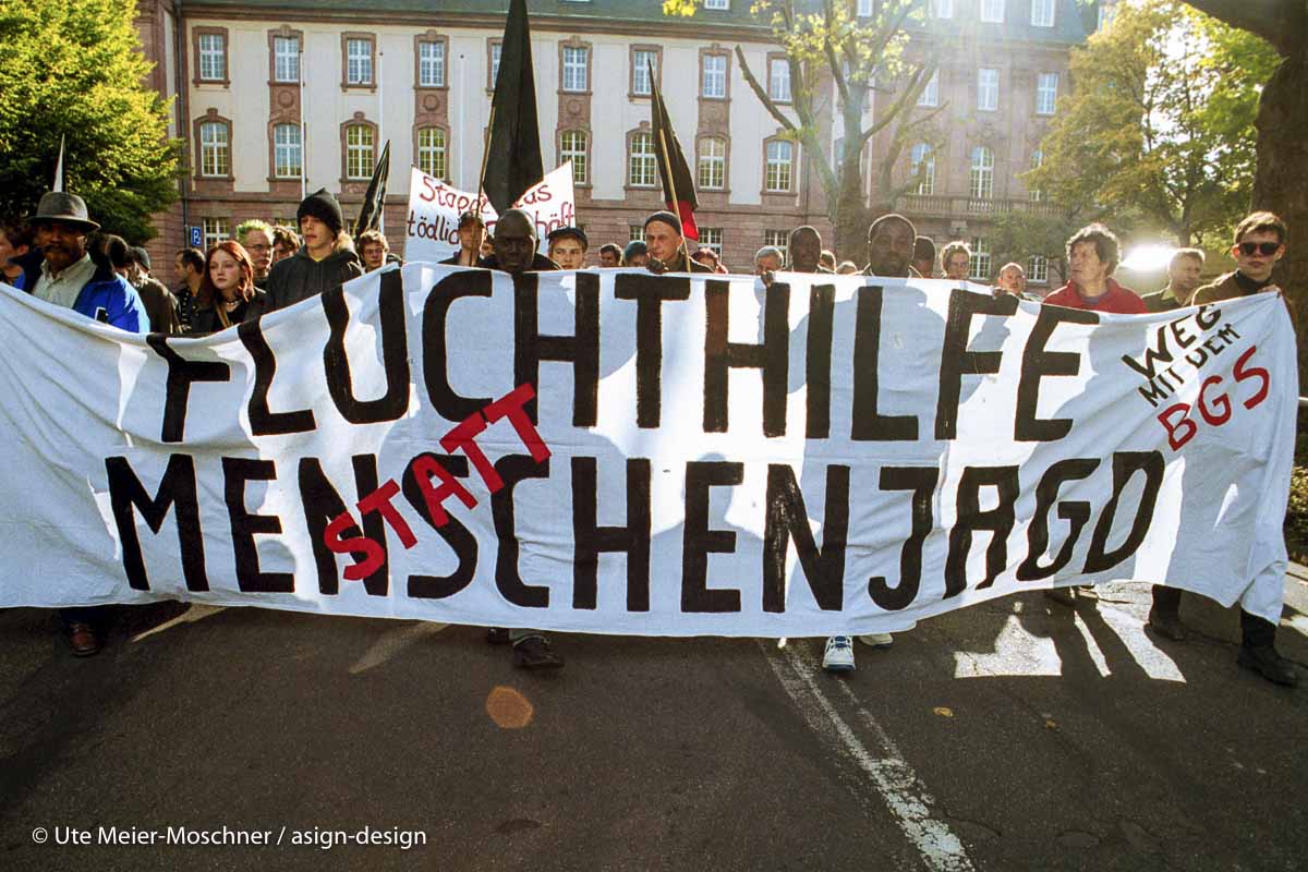 Kein Mensch ist illegal: Aktion gegen EU-Sondergipfel