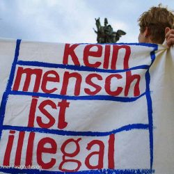 Kein Mensch ist illegal: Aktion gegen EU-Sondergipfel