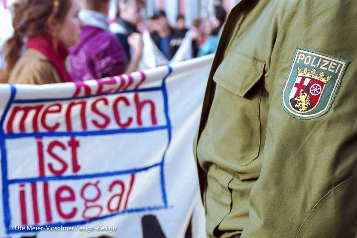 Kein Mensch ist illegal: Aktion gegen EU-Sondergipfel