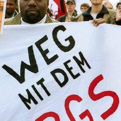 Kein Mensch ist illegal: Aktion gegen EU-Sondergipfel